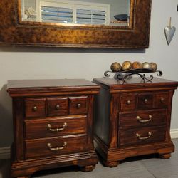 BEAUTIFUL SOLID WOOD BROWN NIGHTSTANDS 
