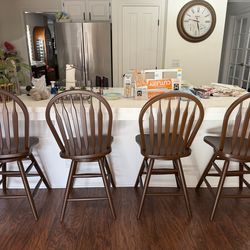 Bar stools counter height. 2 for 75 or all 4 for 100