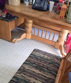 Maplewood table with upolstered benches