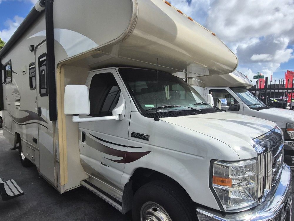 Motor Home Rv 22 Ft 19,000 Miles