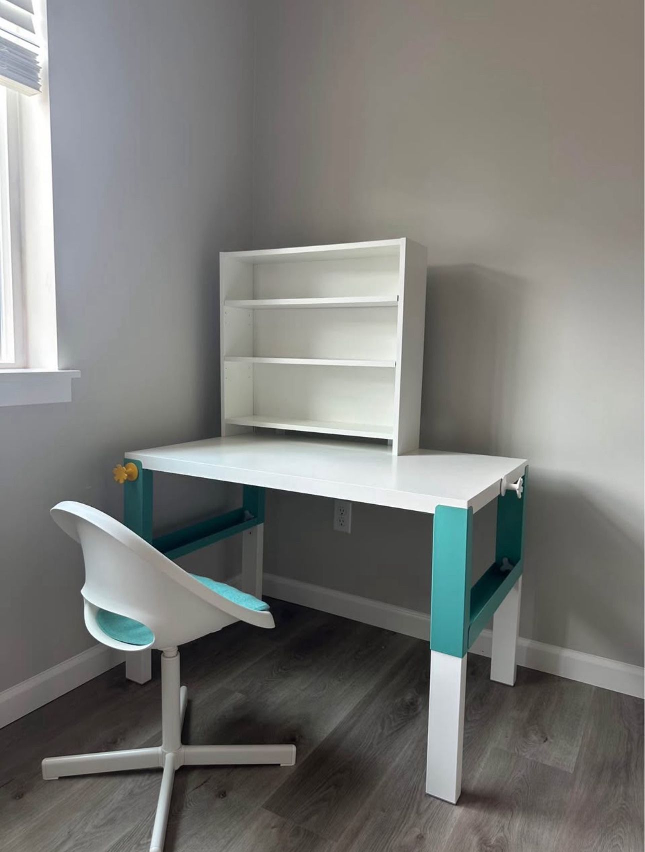 Kids’ Desk and Chair Set – IKEA PAHL + LOBERGET/SIBBEN – White/Turquoise