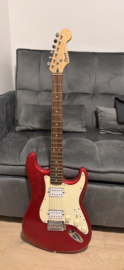 Fender Squier Bullet Stratocaster Hardtail Limited Edition – Red Sparkle