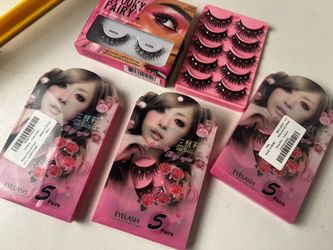 Eye lashes with gems