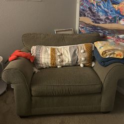 Oversized Cushioned Chair 