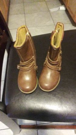 Size 9 lil girl boots