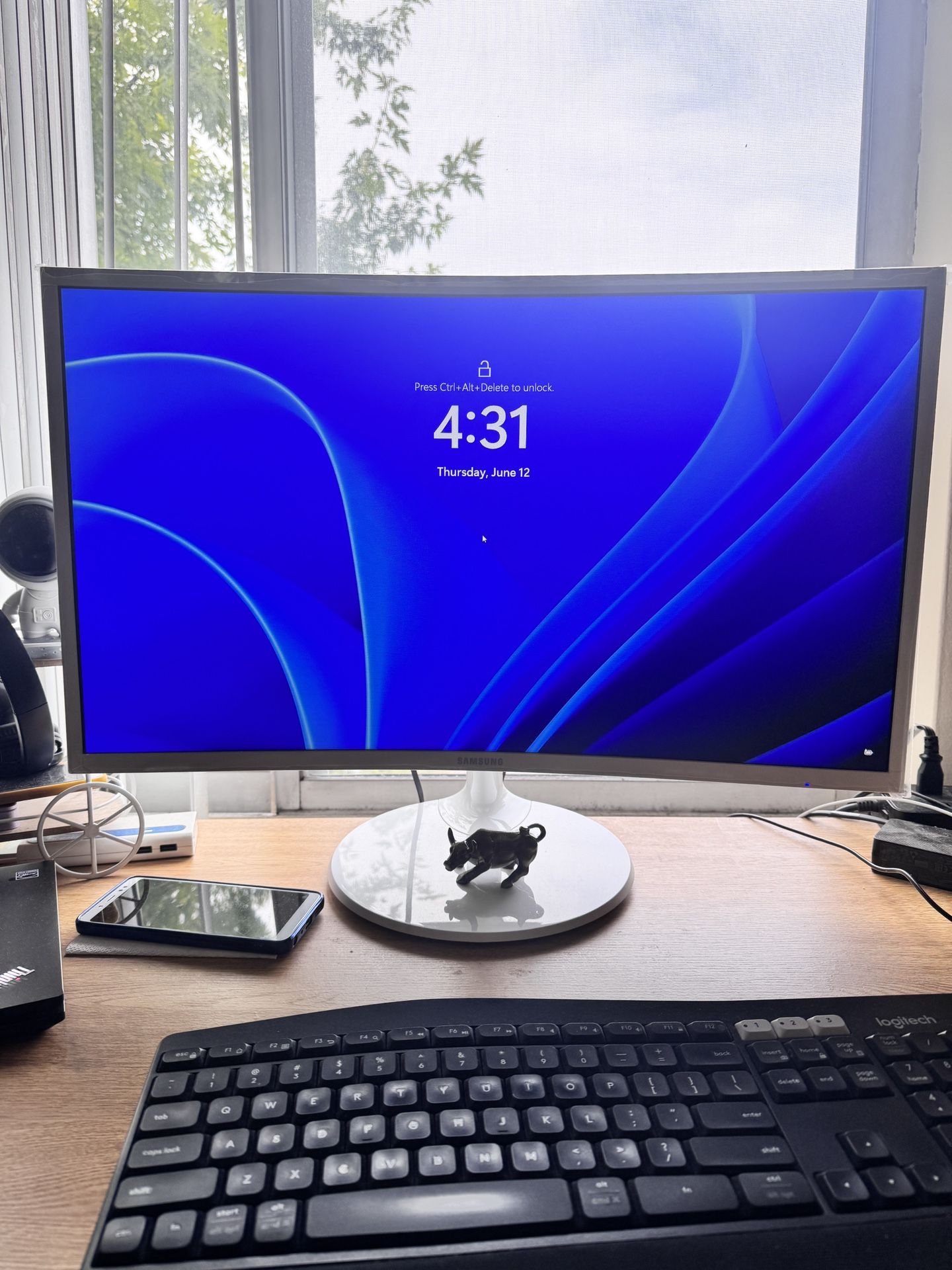 Samsung 27" Curved Monitor