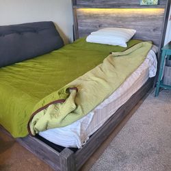 Platform/headboard Queen With Light 