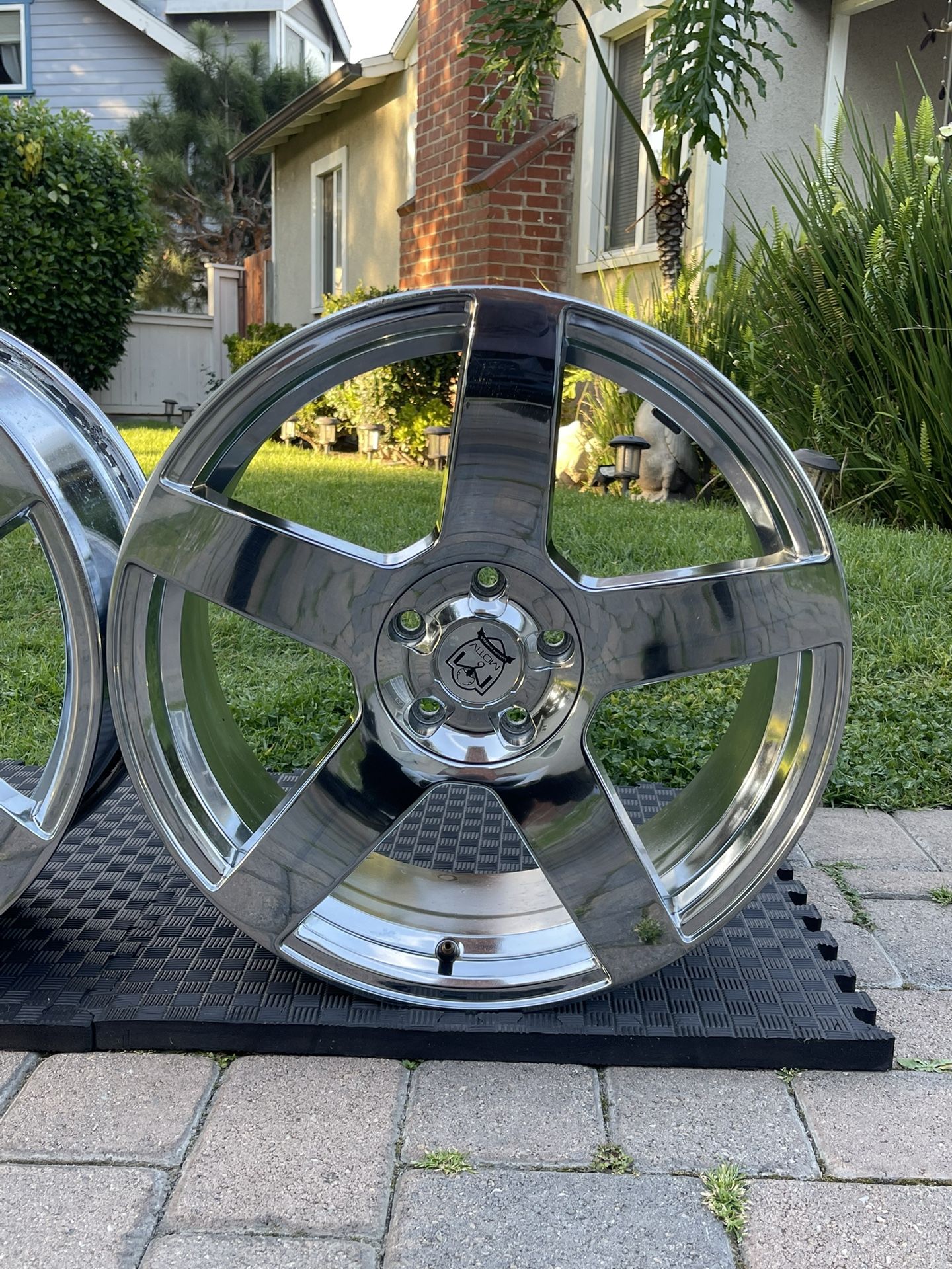 Universal 5 Lug Nut Rims/ Universal Rines De 5 birlos (5x114.3) & (5x120) size: 20”