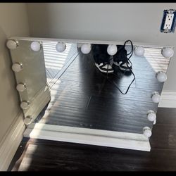 Vanity mirror