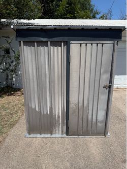 Small storage building