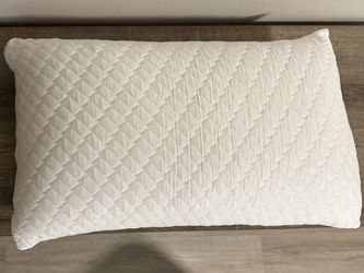 Memory Foam Pillow. Brand New. Queen Size