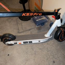 YADEA KS5 PRO Electric Scooter ((Broken Neck Hitch)) + VOLPAM electric scooters (( Battery No Good)) ...