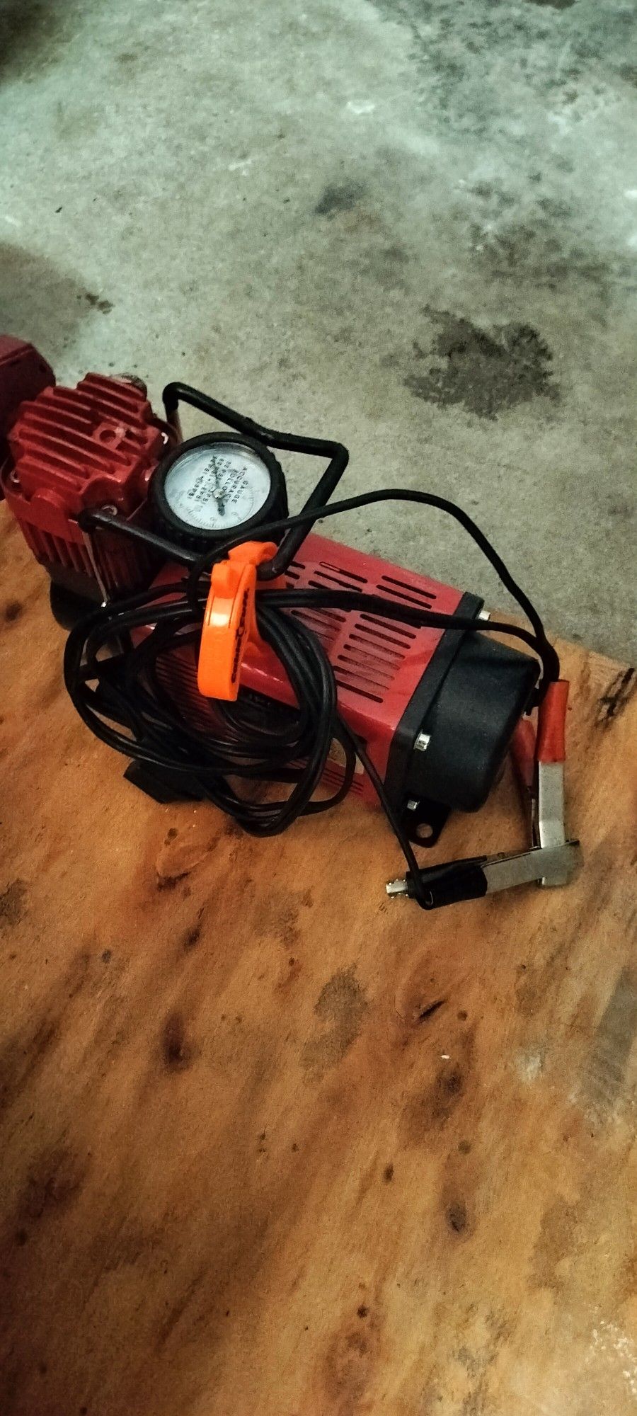 120 Psi AIR Compressor (Attach To Battery In Vehicle)