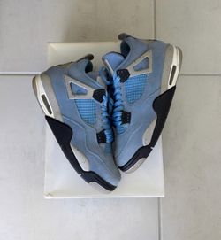 Jordan 4 UNC size 9.5