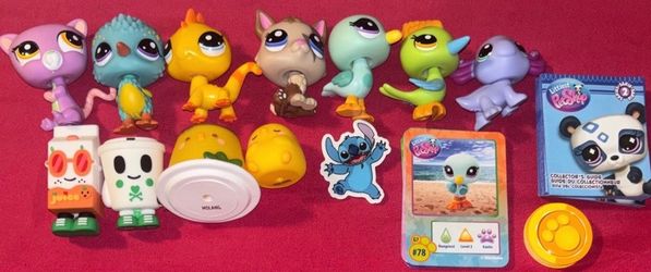 Littlest Pet Shop Figures and other figures Lot with Collector's Guide
