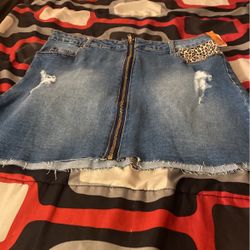 Short Cheetah Skirt With Zipper Size Large