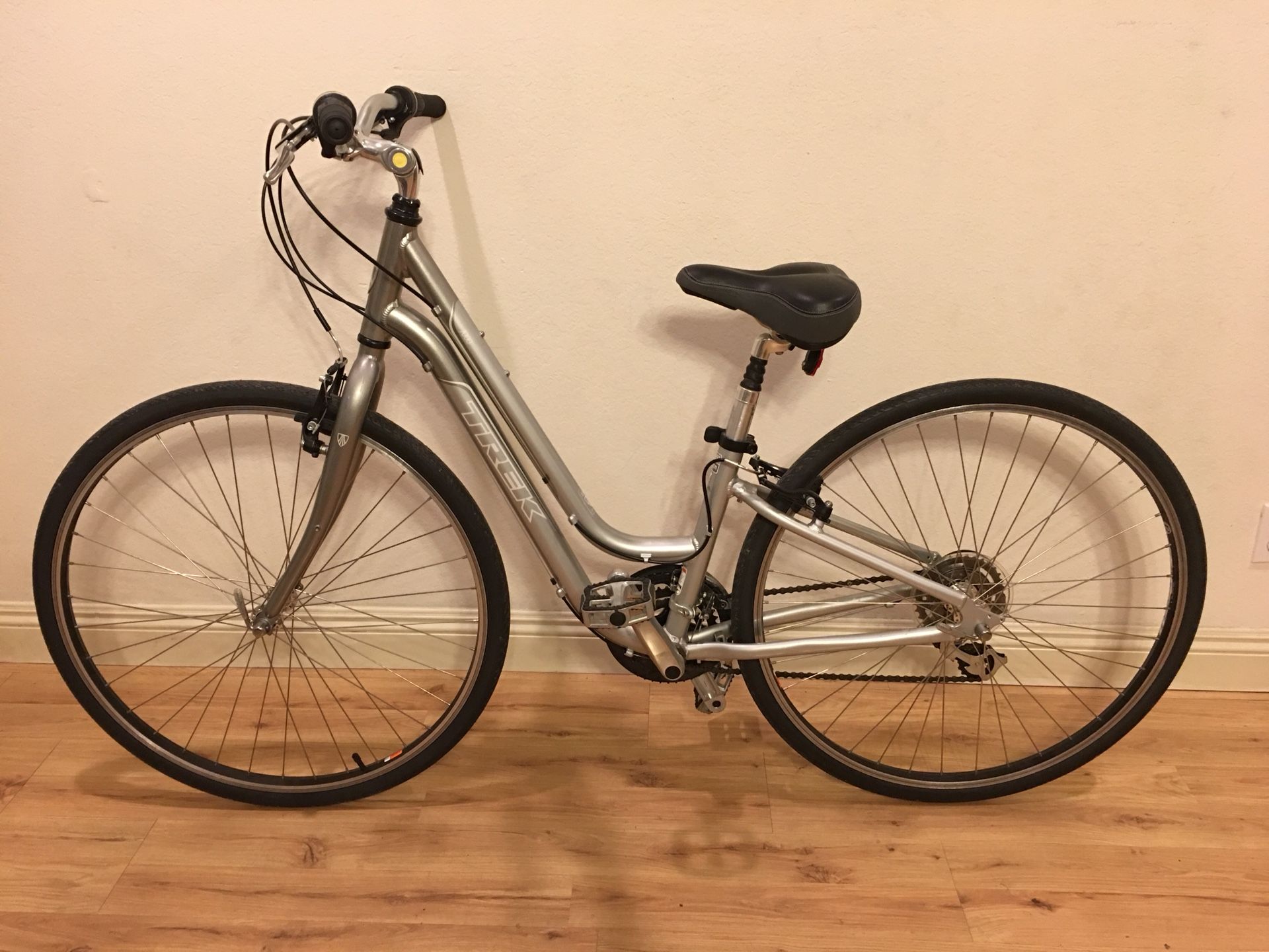 Trek hybrid 7000 hotsell
