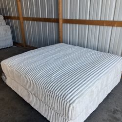 New Ashley Lindyn Oversized Ottoman