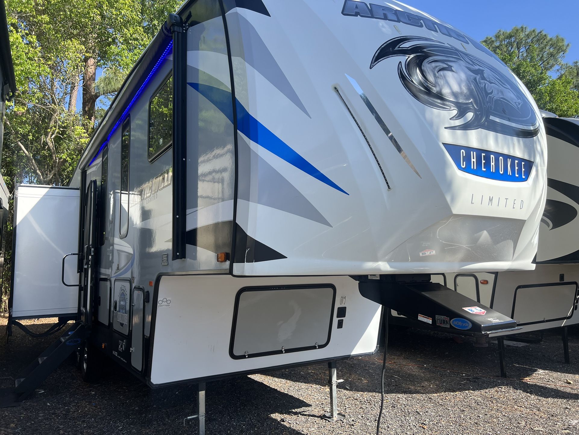 2020 ARCTIC WOLF 32FT