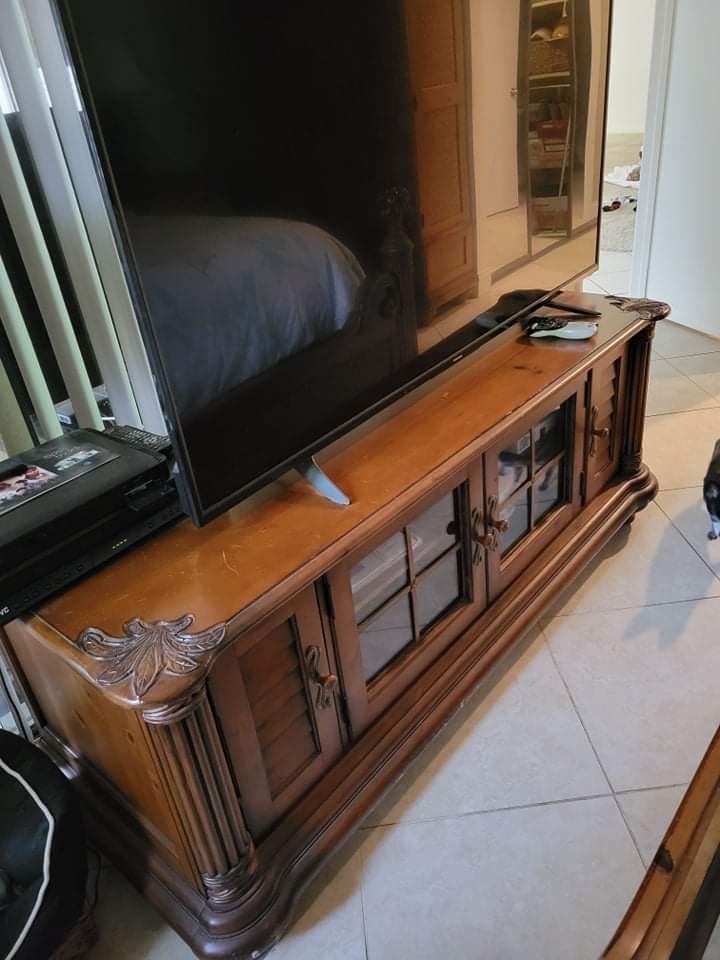 Tommy Bahama Style Tv Stand