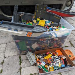 22+ Lbs Tub Filled To Top With Legos