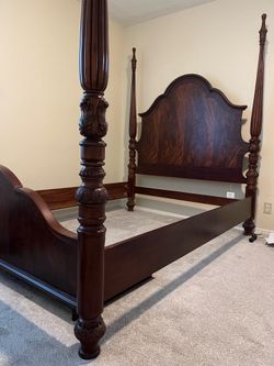 Mahogany broyhill queen bed