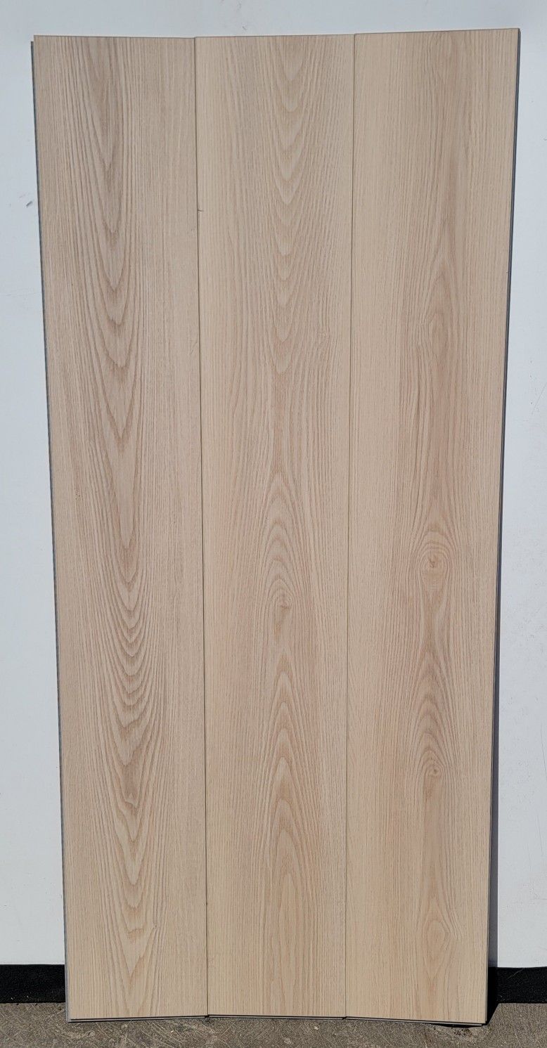 Super value
UTER Luxury Vinyl flooring , 7 "x 48"
8mm thickness includes 1.5mm cork padding