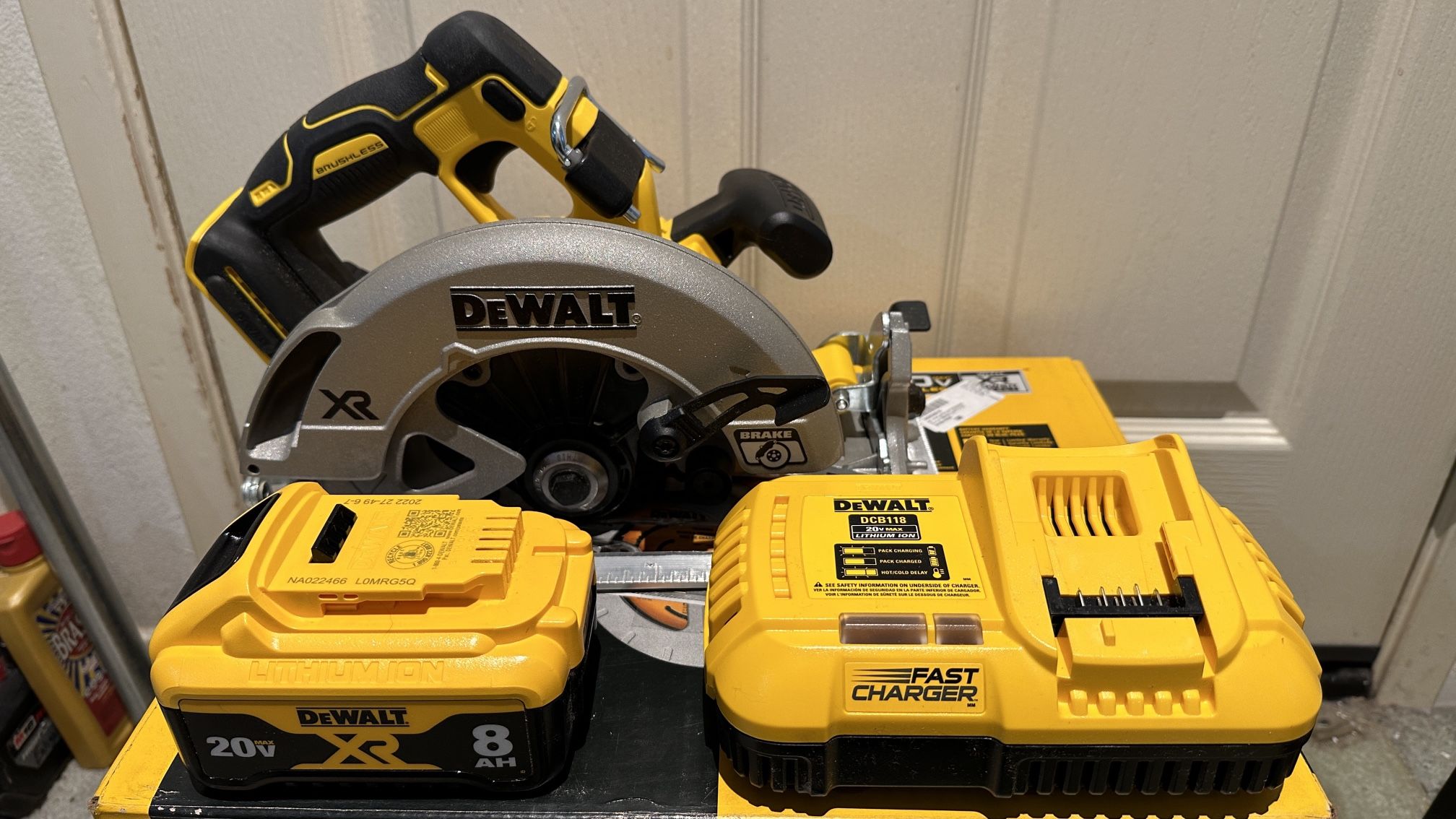 DEWALT DCS574W1 20V MAX XR Brushless Cordless Circular Saw w Power Detect Kit NEW for Sale in Irvine CA OfferUp