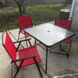 Patio Table 4 Chairs 