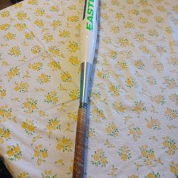 EASTON CYCLONE OFFICIAL SOFTBALL BAT 31/21oz - $40 FIRM PRICE.  328 N 11TH ST 126 LAS VEGAS NV 89101