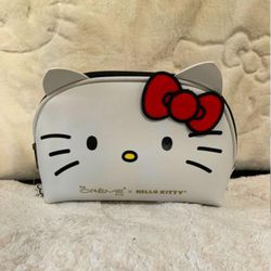Hello Kitty Creme Makeup Bag!!