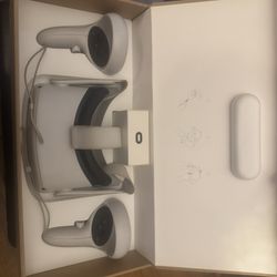  Oculus Quest 2  with a charging station
