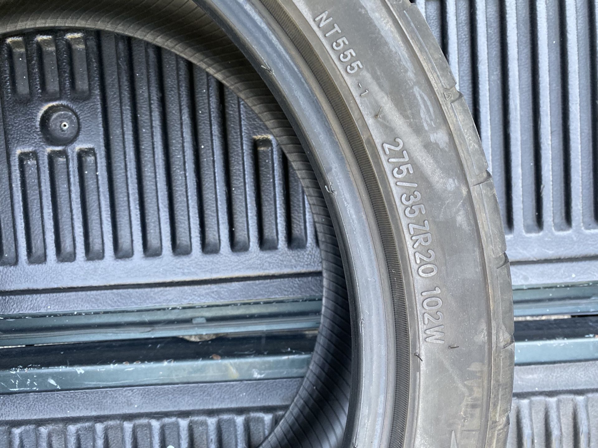 Nitto nt555 20inch tire 275/35/20
