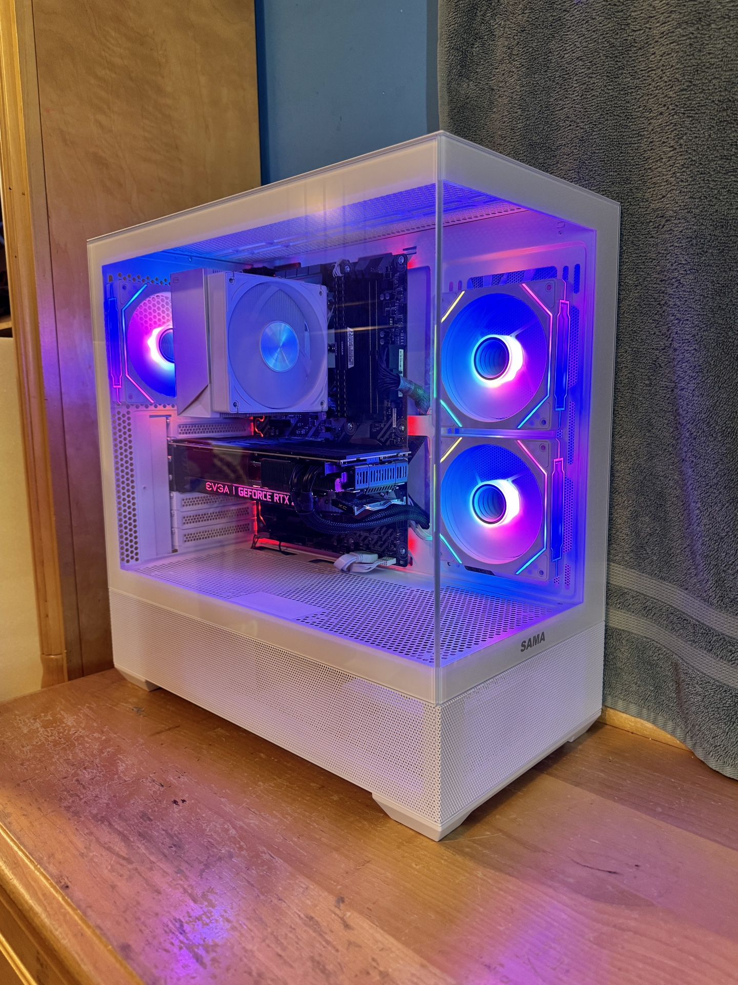 White RTX Gaming PC - Windows 11 Pro, 32GB Ram, 1TB NVMe, Nvidia/RGB