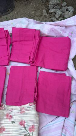 Set de cortinas son cortas 13 piezas  gruesas y delgadas  todo por $20 poco uso