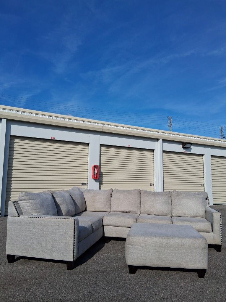 Free Delivery! Modern Greige Nailhead Sectional With Ottoman 