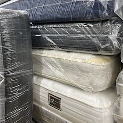 Nice Queen Mattress And Boxspring Set Deals Today 