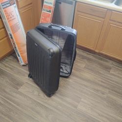 Kenneth Cole Reaction 28" Luggage 