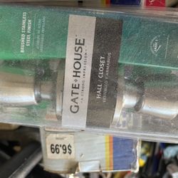 Looks At Description 