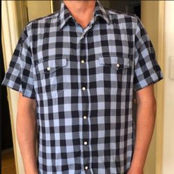 Large Bottom Up Short Sleeve Shirt /Camisa De Manga corta L