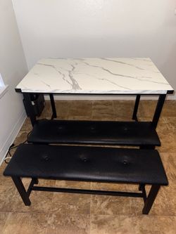 Modern Dining Table Set – Excellent Condition 🖤🤍