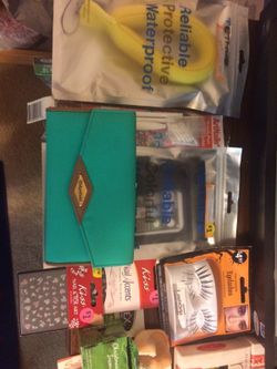 Wallet, eyelashes, spin pins, jewelry box, nail art, nail art polishes