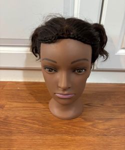 Mannequin head cosmetology or Halloween prop decoration
