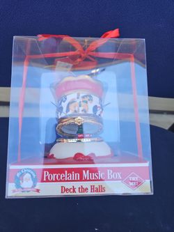 Mr. Christmas Porcelain Music Box – Deck the Halls