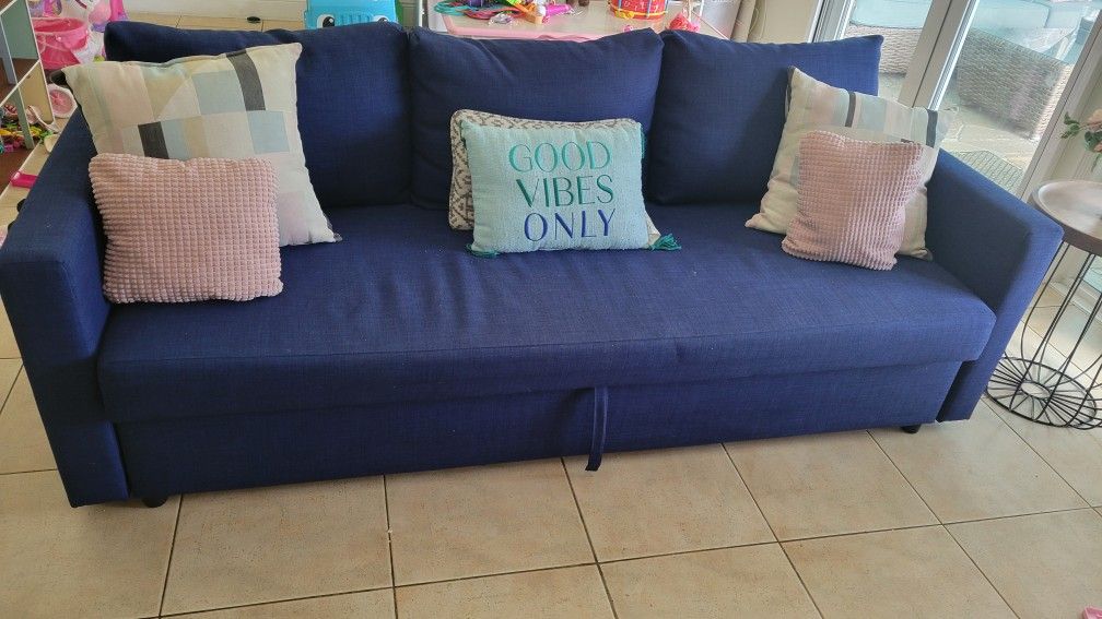 Sleeper Sofa/ Let Out Couch