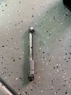 Small Torque Wrench with Knurled Handle