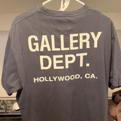 Gallery Dept. Size Large Tee