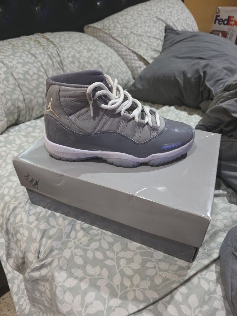 SIZE 8 COOL GRAYS LIKE NEW