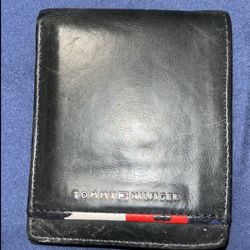 Price Drop! Tommy Hilfiger Wallet 