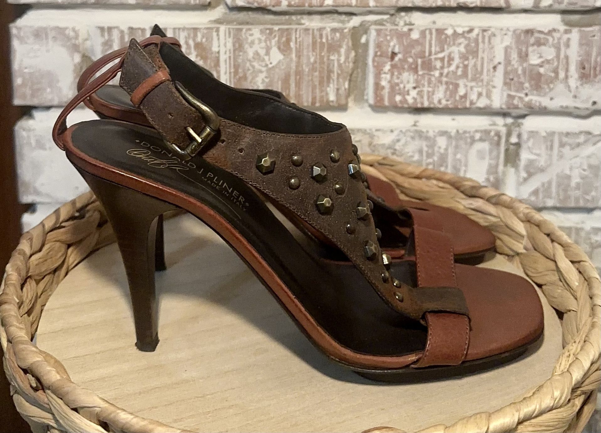 DONALD PLINER ITALY Nekita Studded SANDALS Heels Women’s 8.5 ALL LEATHER